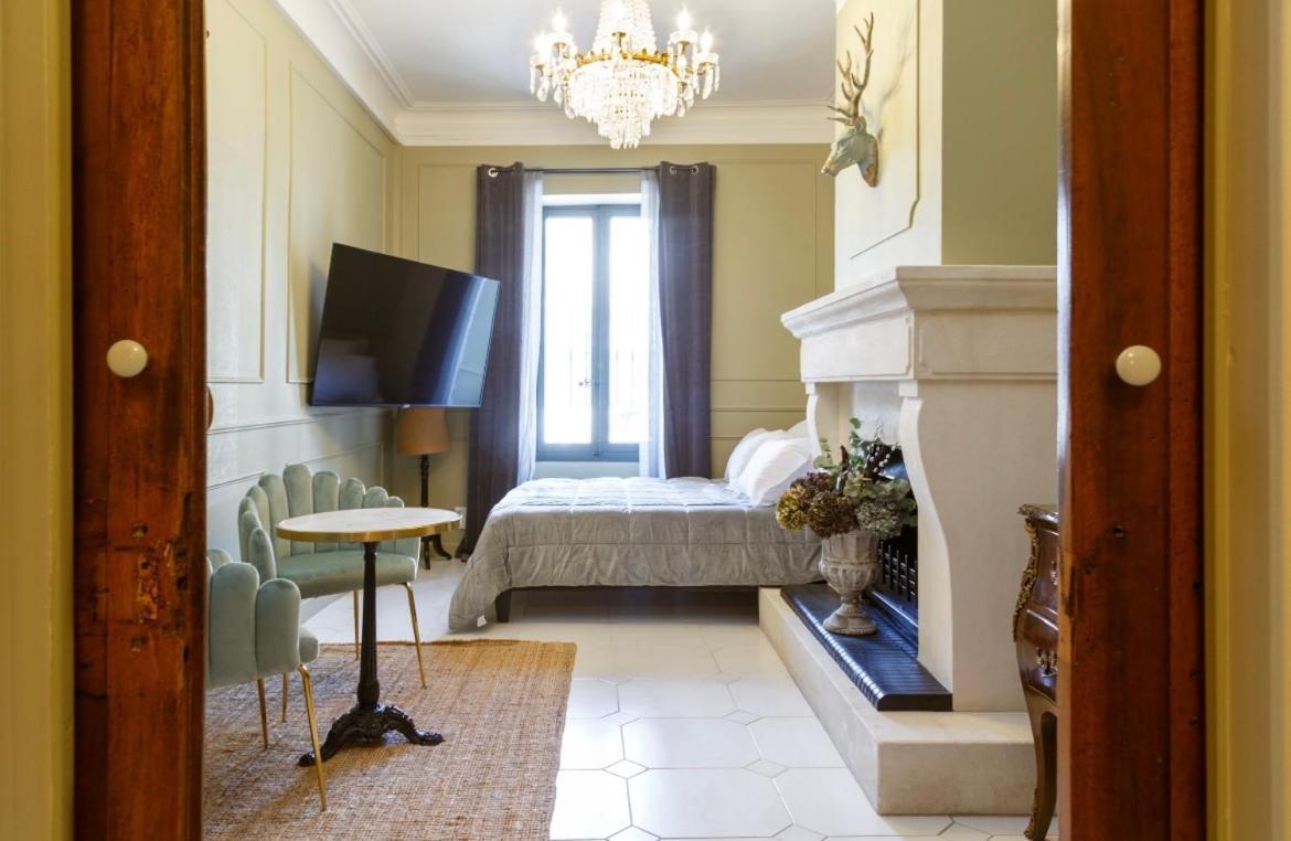 Le 215 Gambetta Boutique Hotel En Provence カヴァイヨン エクステリア 写真